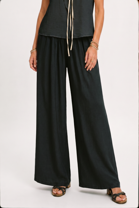 Pantaloni dama palazzo din vascoza cu talie elastica si curea, negri