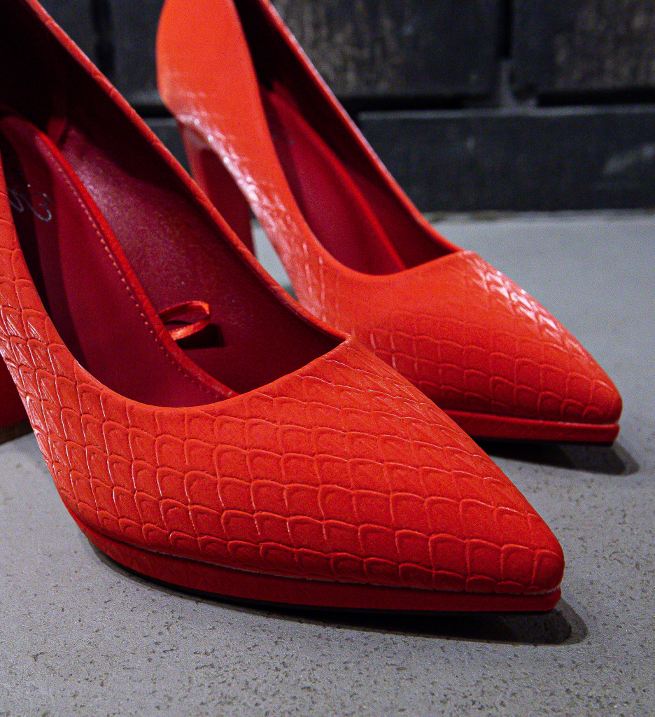 Pantofi Sisies Rosii - Eleganță și Stil - imagine 5