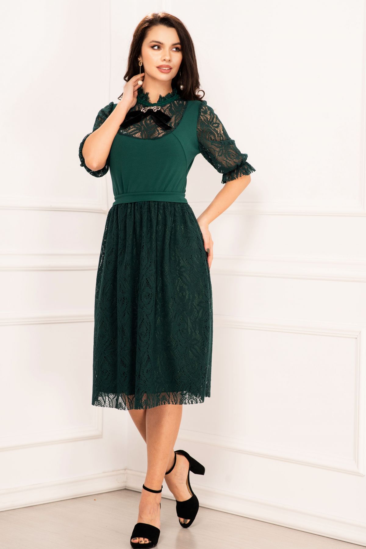 Rochie Verde Legendaria cu Dantela Elegantă