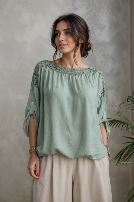 Bluza din matase si vascoza cu dantela pe umeri - kaki