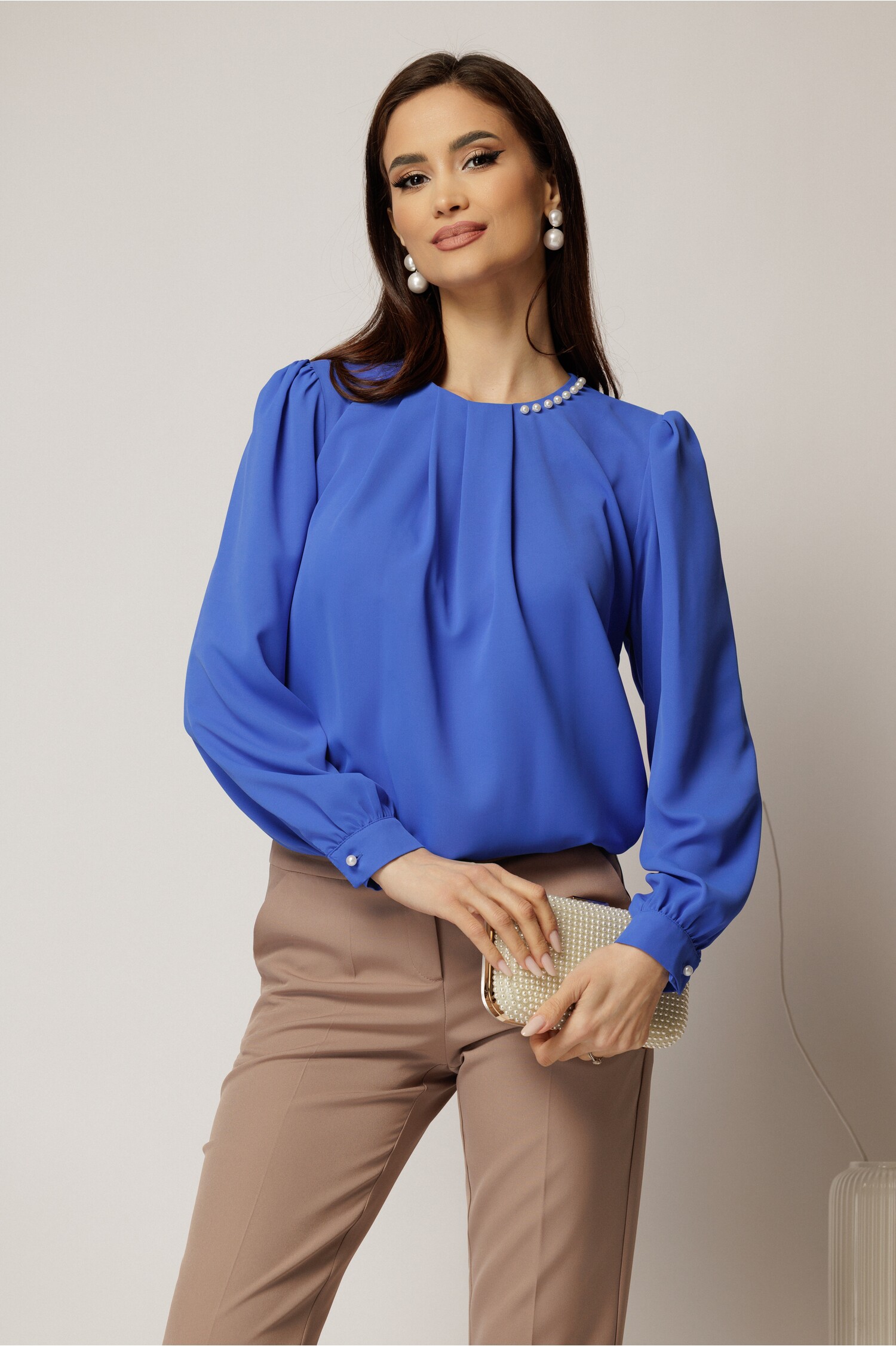 Bluză Albastră Elegantă cu Perle și Pliuri