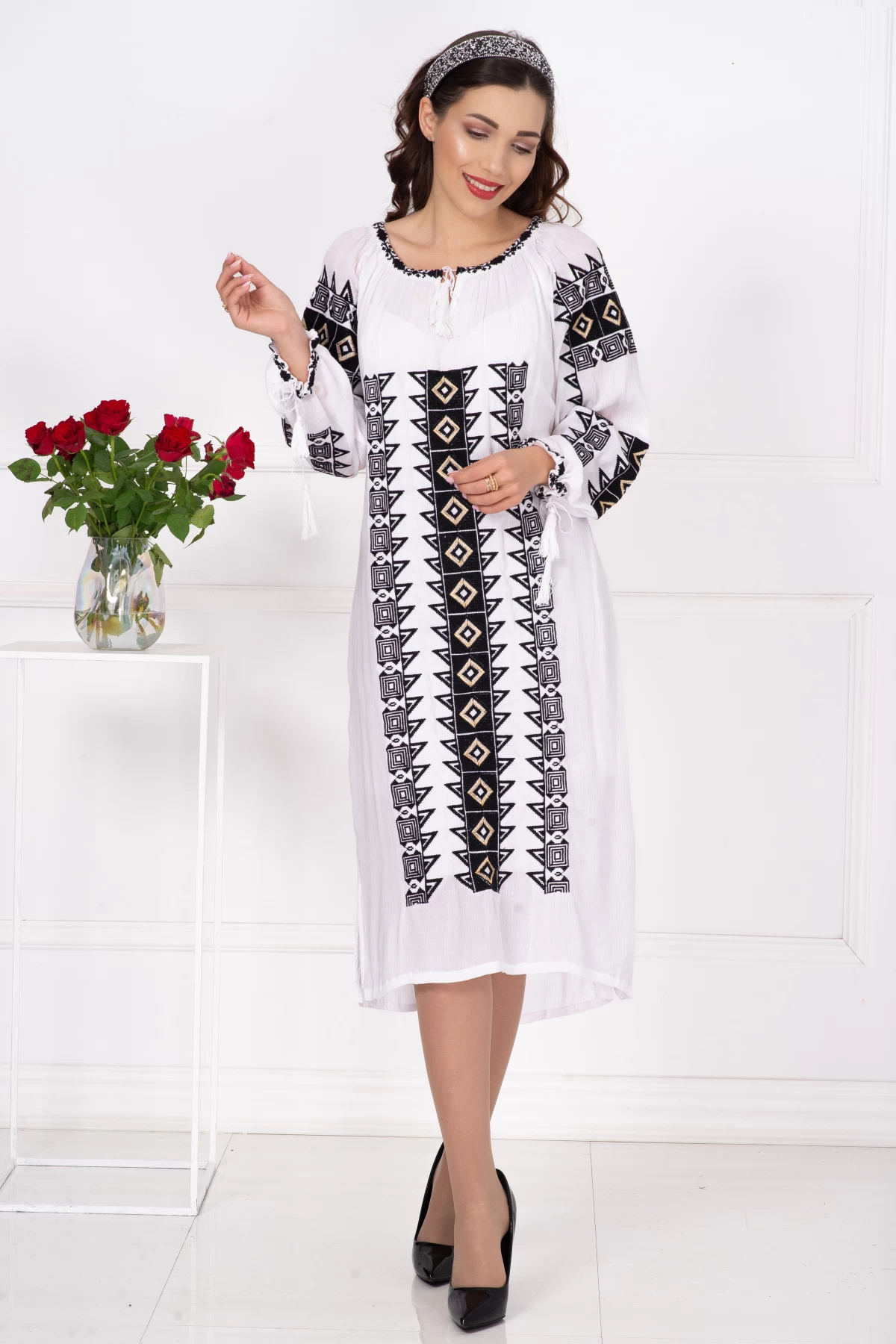 Rochie Traditională Adriana cu Broderie Neagră - Traditional