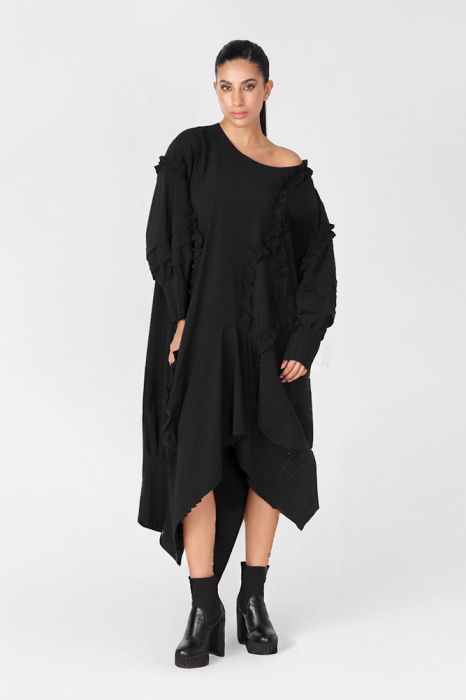Rochie Neagră Oversize H-4 cu Volane - Eleganță Modernă
