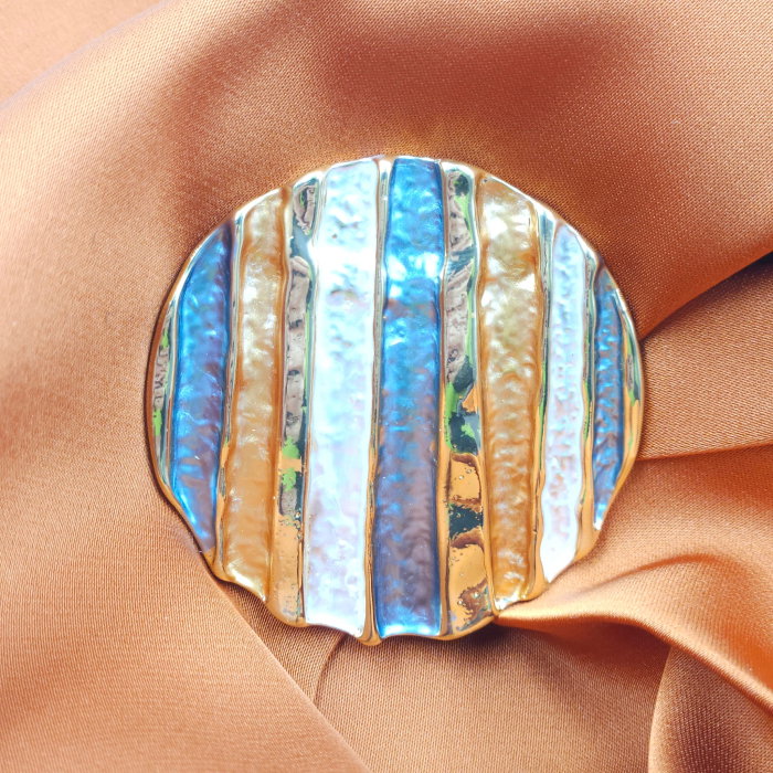 Brosă magnetică aurie Shopika | Design geometric elegant