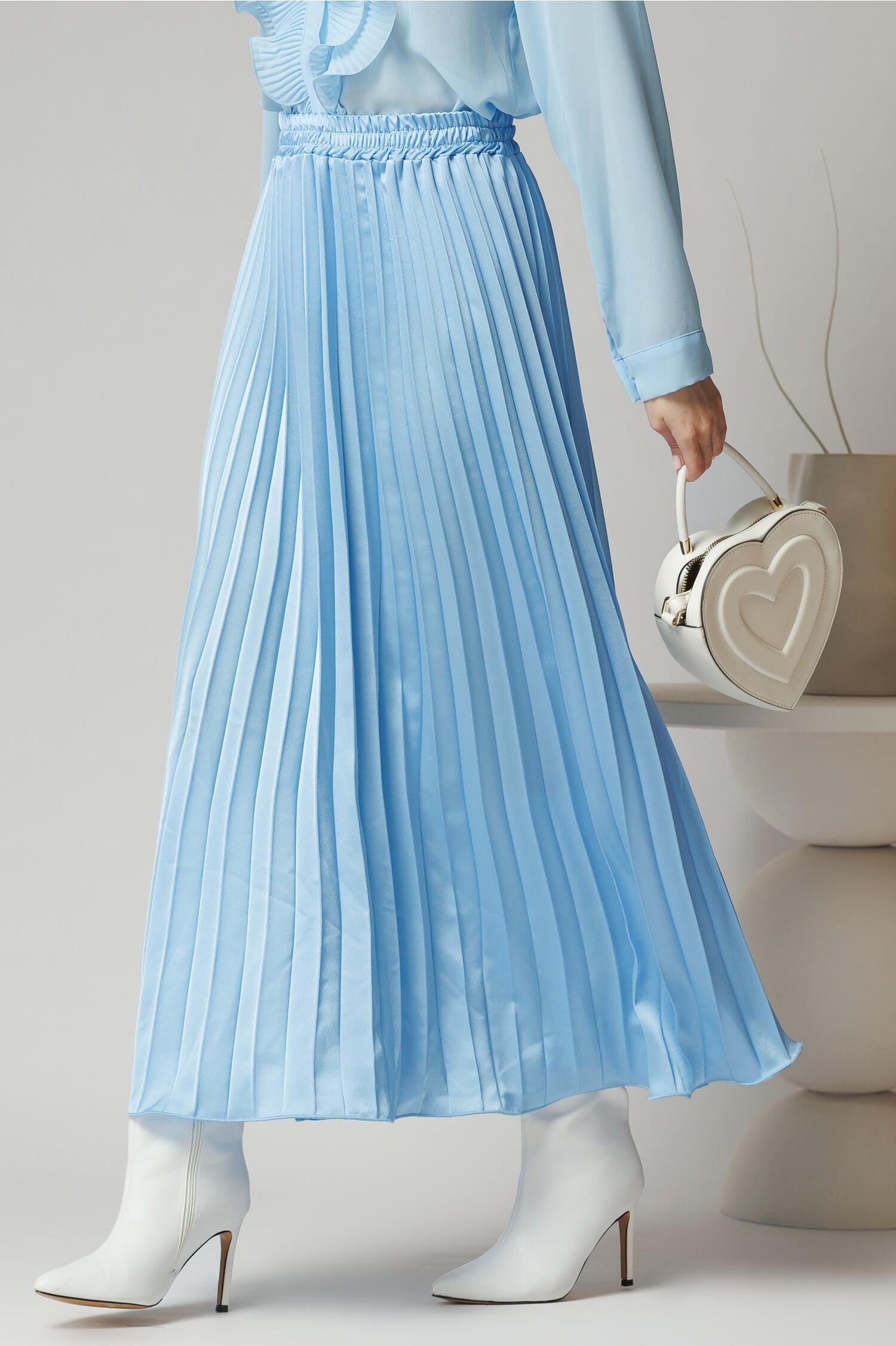 Fusta Satin Bleu cu Pliuri - Eleganță Asigurată
