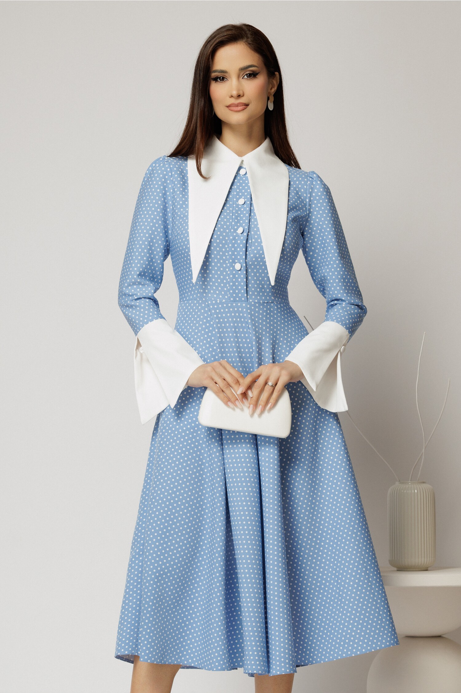 Rochie Midi Bleu cu Buline și Guler Ascuțit - imagine 1