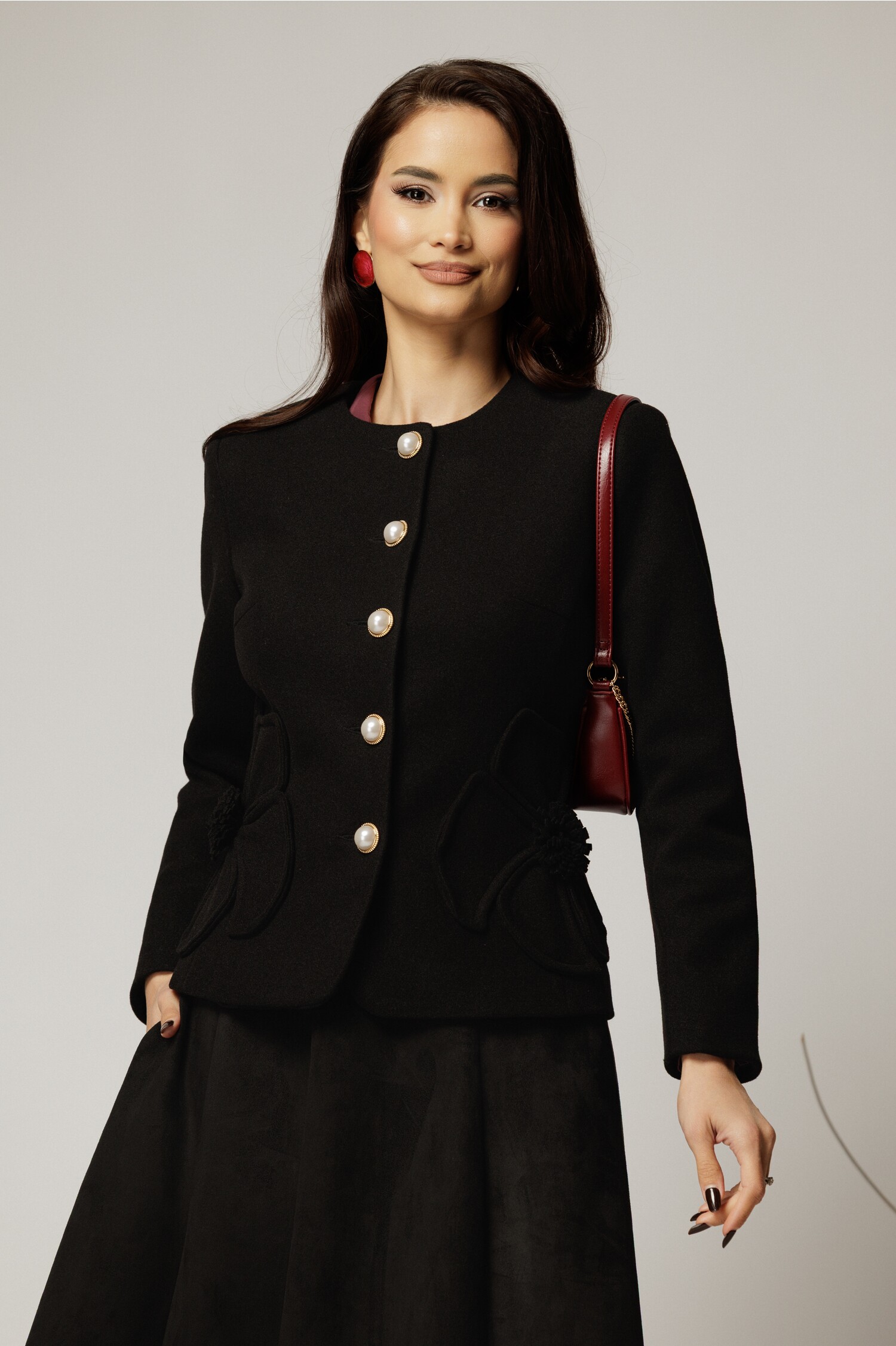 Palton Negru Elegant cu Nasturi Perla | Design Modern