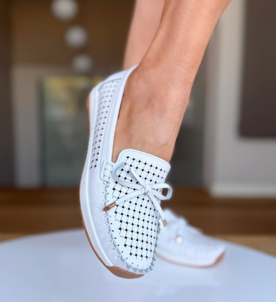 Pantofi Casual Eregion Albi – Stil și Confort