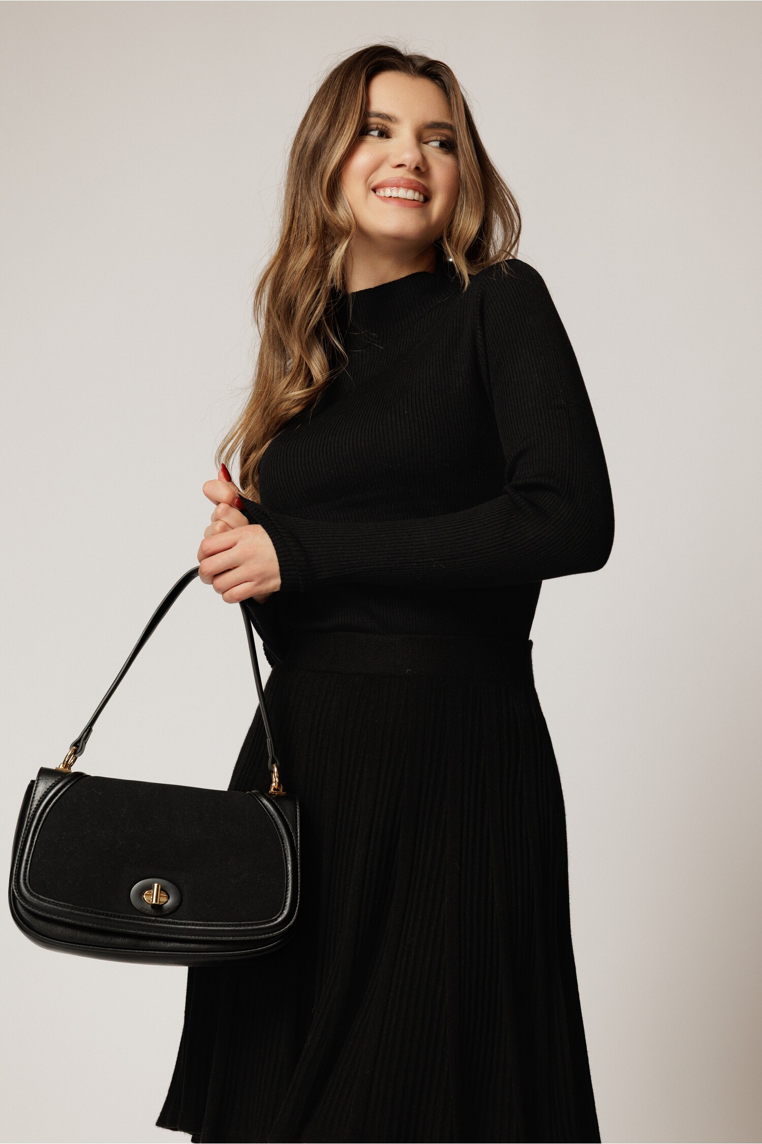 Maleta Neagra Tricot Casual Eleganta - Croi Mulat