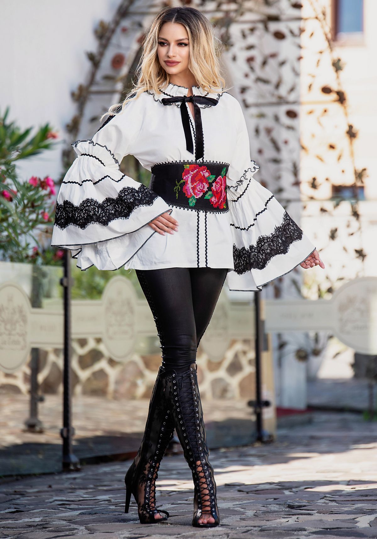Bluza Ie Legendaria cu Dantela Tradițională - imagine 2