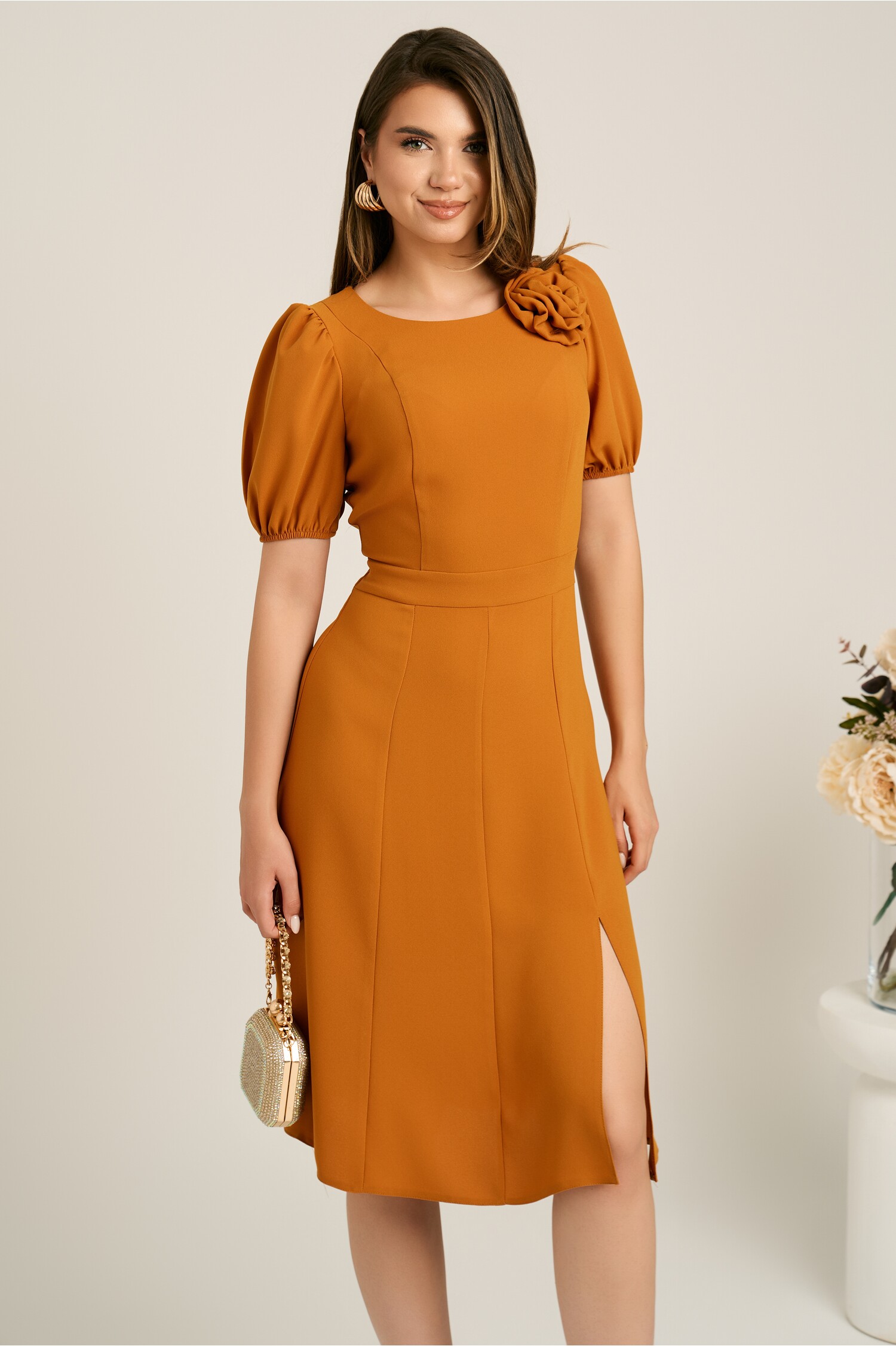 Rochie Midi Galben Moze cu Floare la Bust