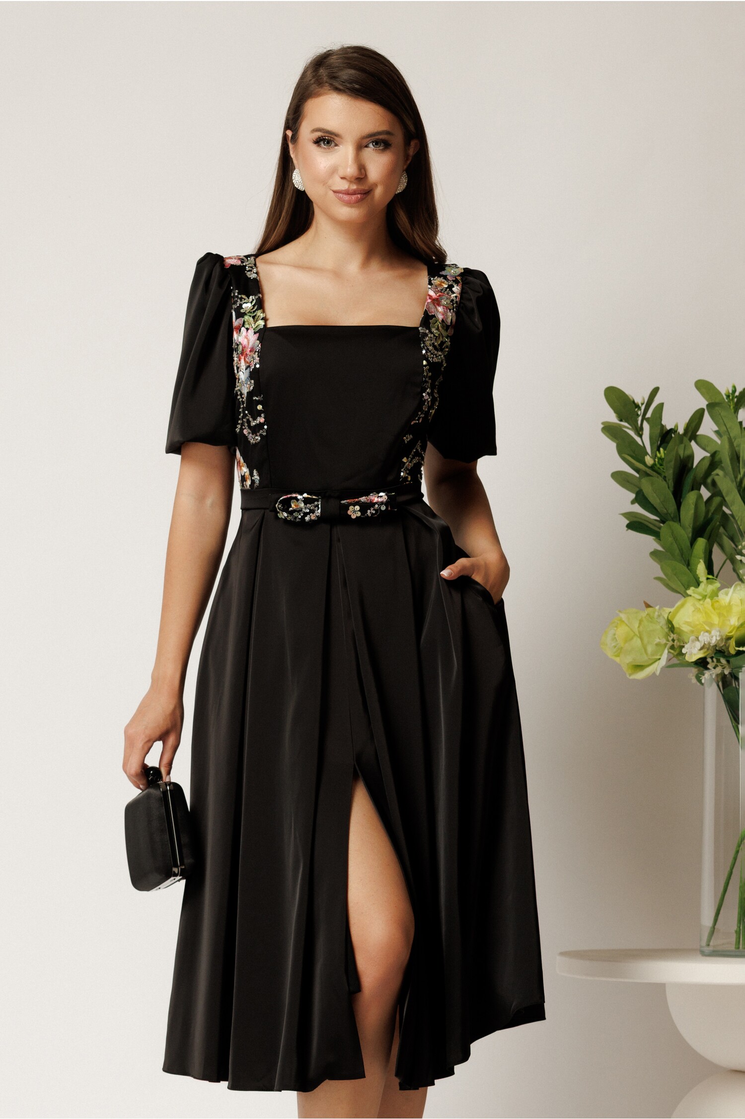 Rochie Valeria Satin Neagră cu Broderie Florală