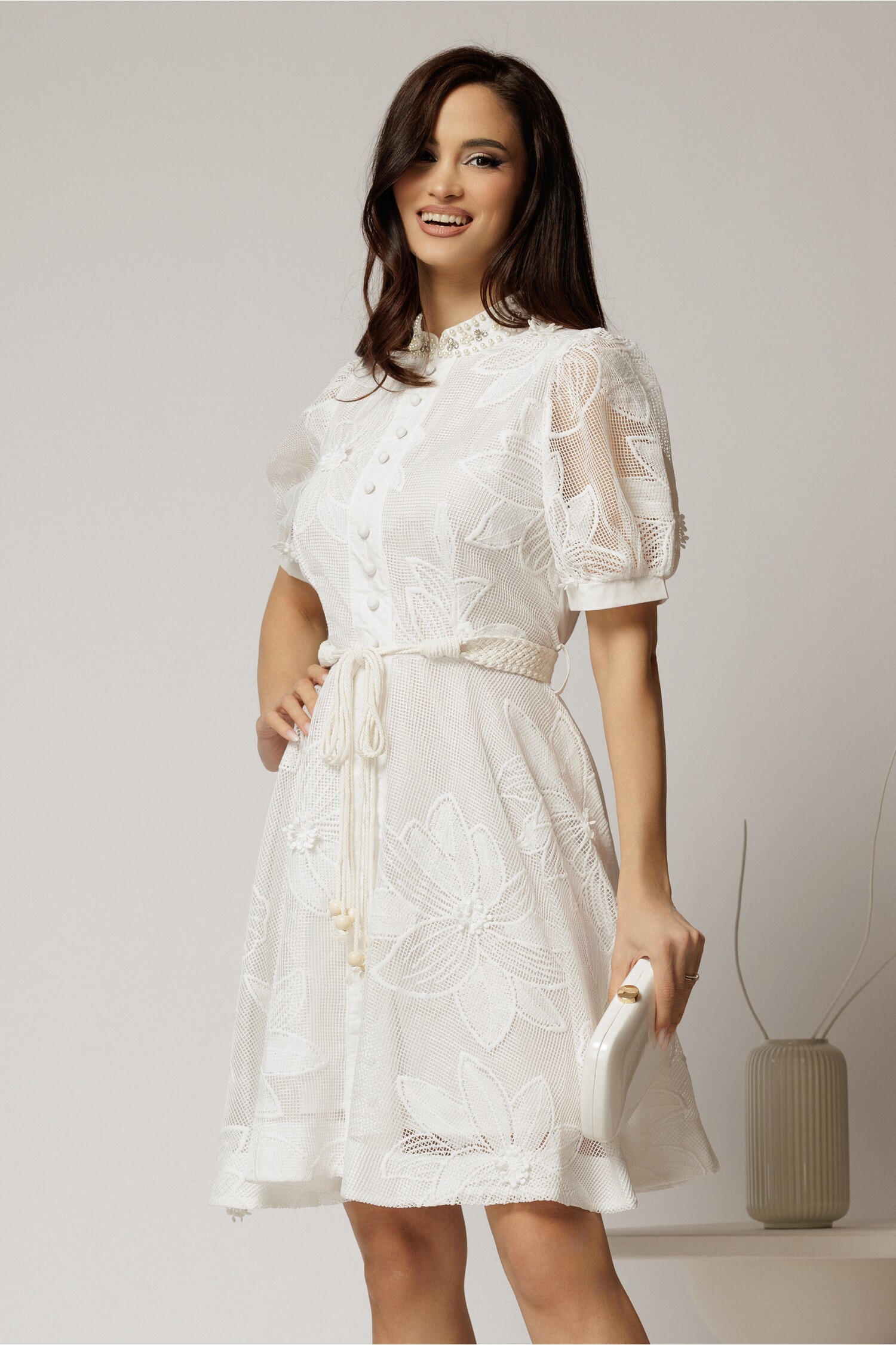Rochie Scurta Alba Dantela Brodata cu Cordon
