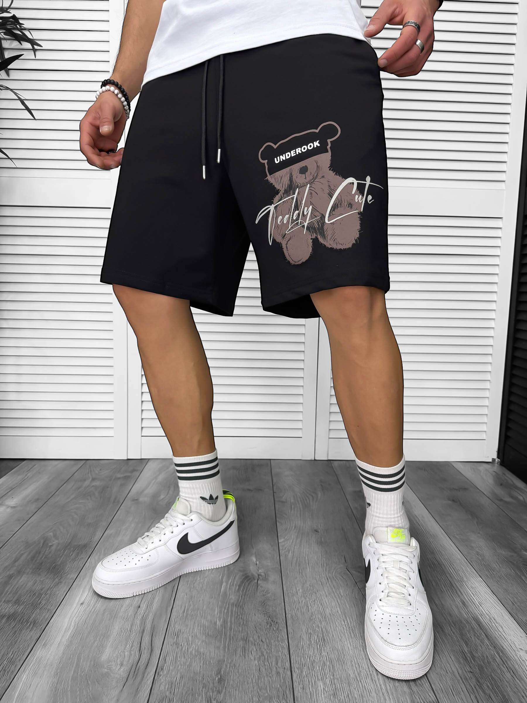 Pantaloni Scurti Negri Barbati cu Imprimeu Modern