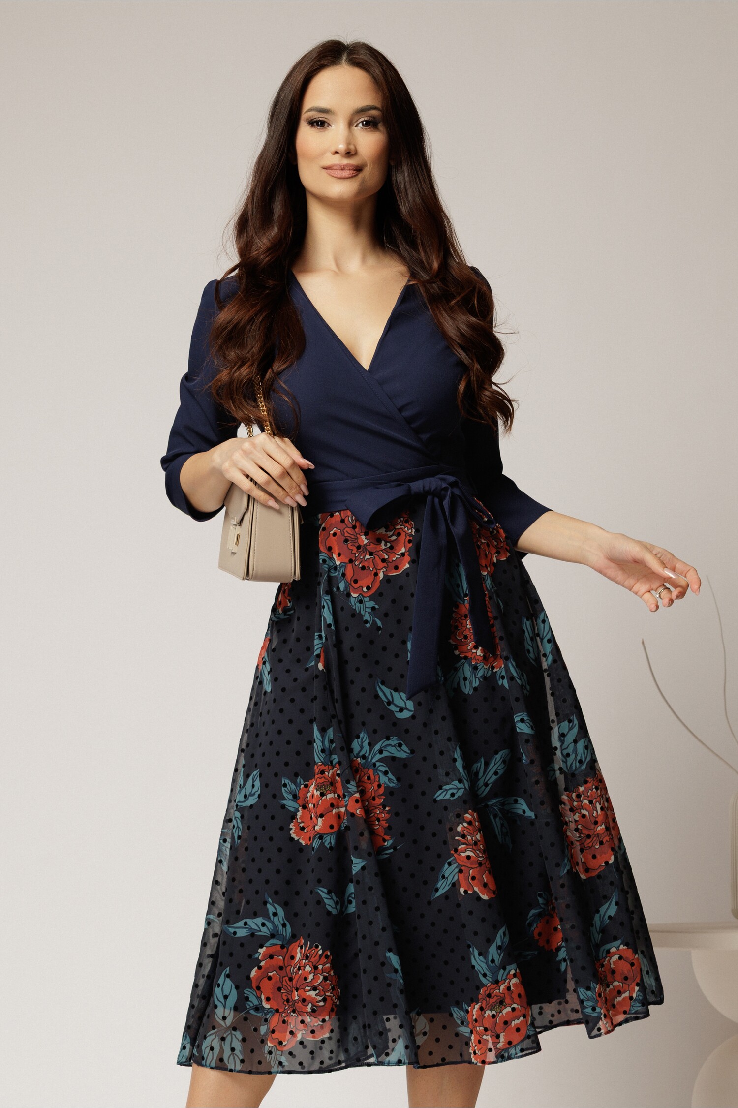 Rochie Midi Bleumarin Decolteu Petrecut DY Fashion