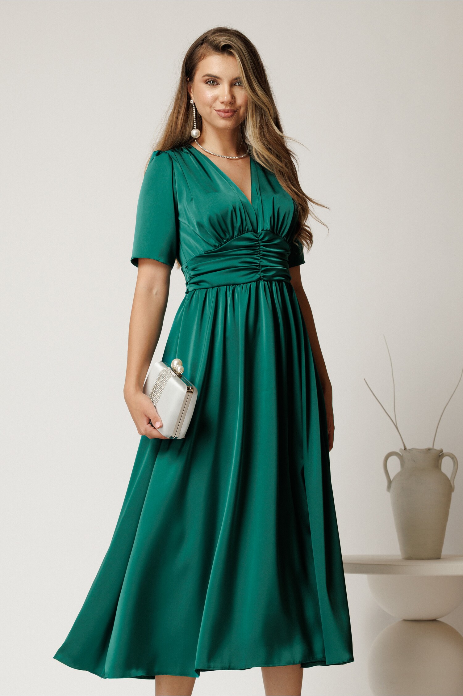 Rochie Midi Verde Satin - Eleganță și Stil