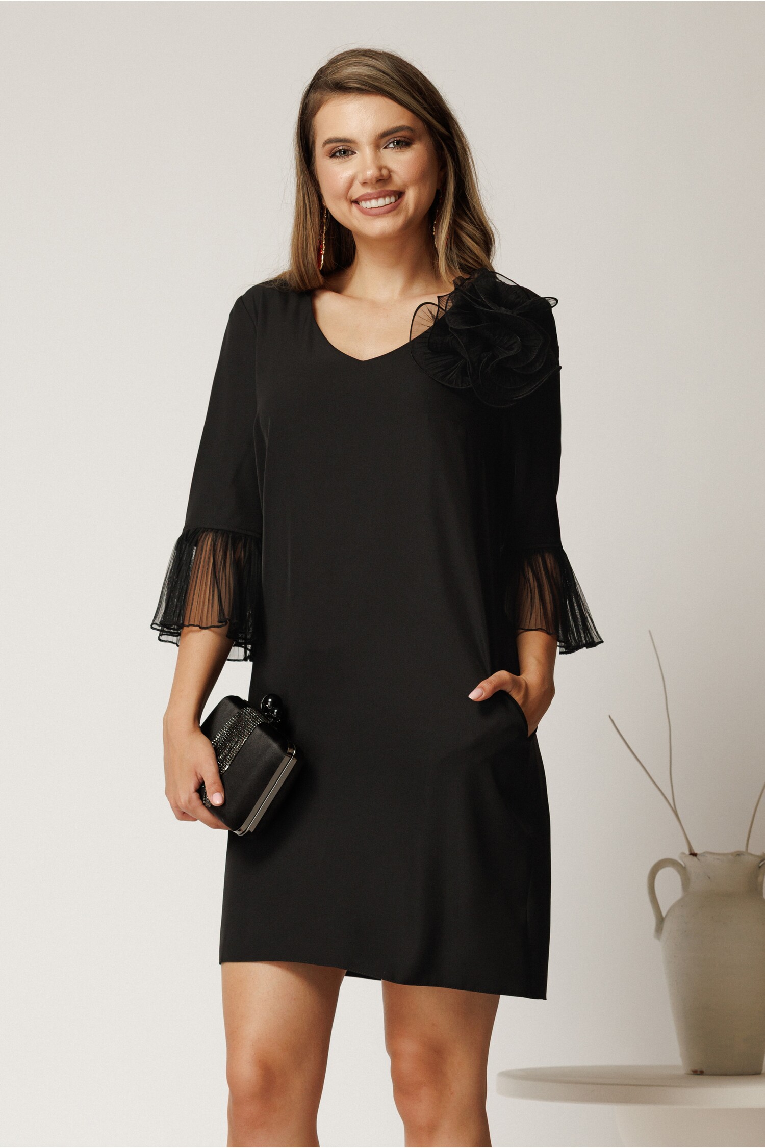 Rochie Neagră Elegantă cu Floare Detasabilă