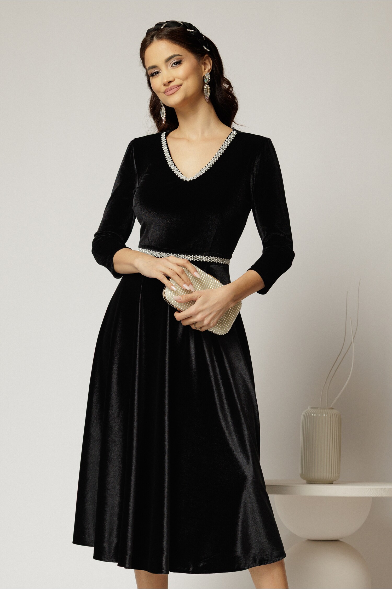 Rochie Catifea Neagră cu Perle DY Fashion