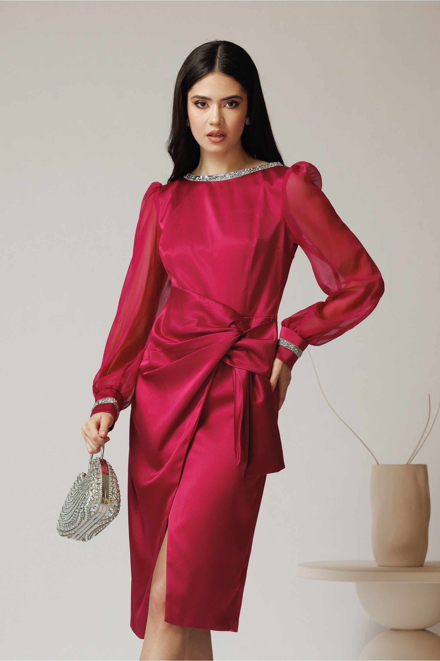 Rochie Eleganta Satin Fucsia cu Maneci Voal