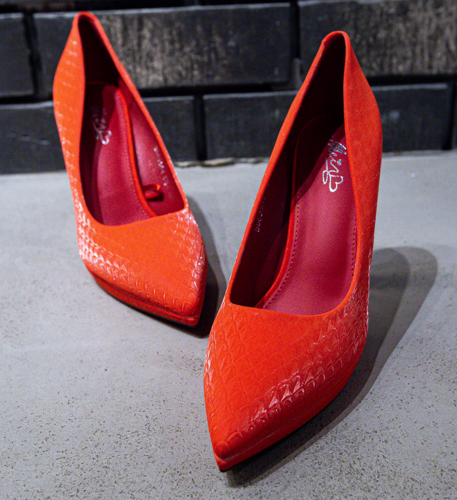 Pantofi Sisies Rosii - Eleganță și Stil - imagine 4