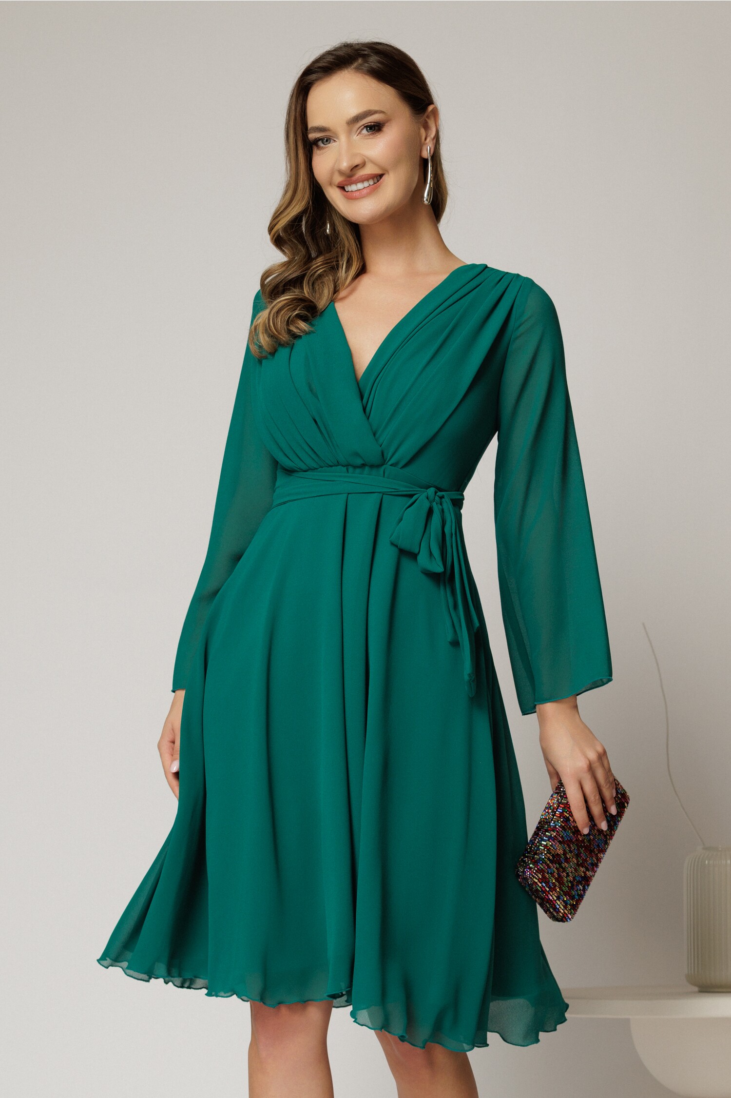 Rochie DY Fashion verde voal cu decolteu petrecut