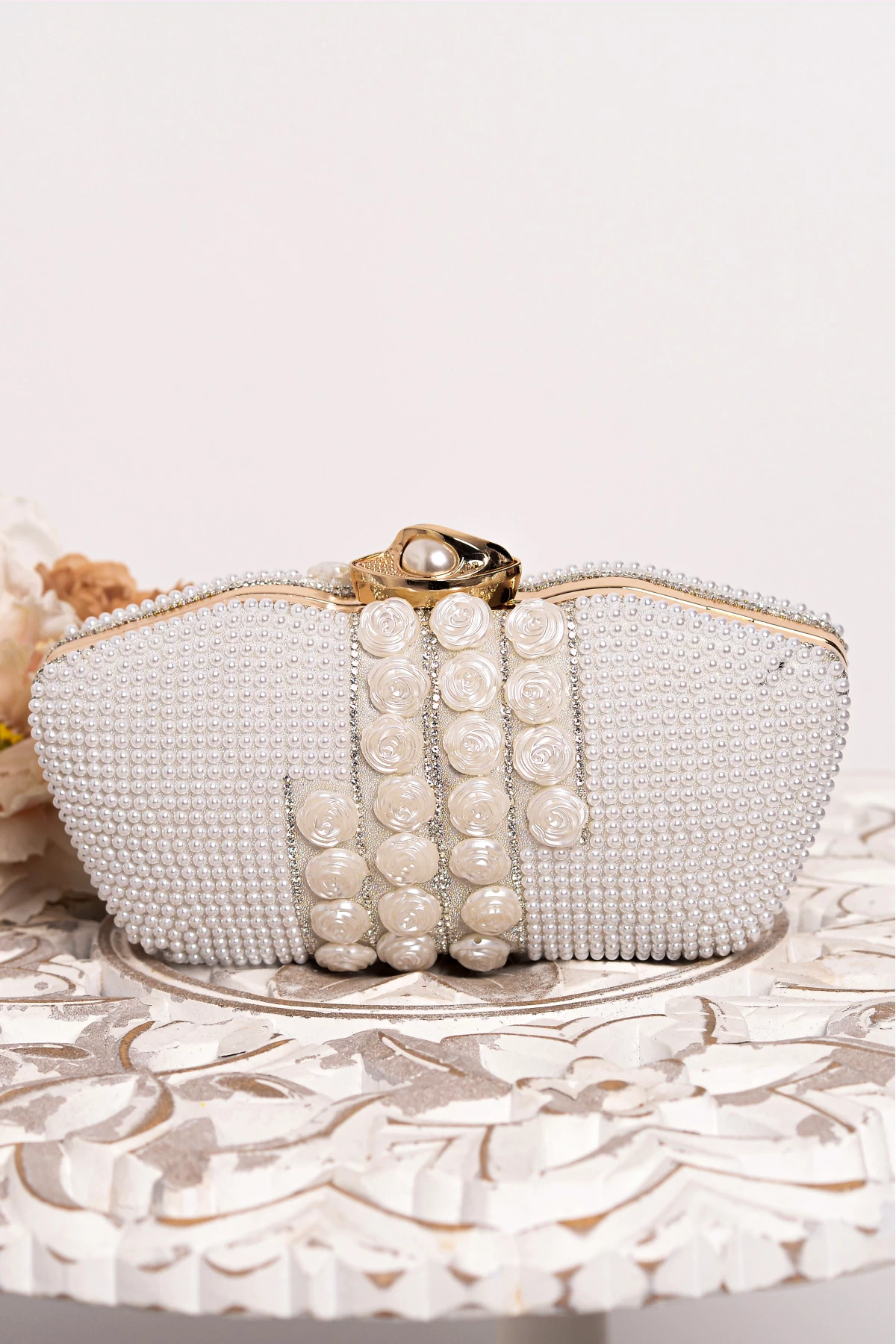 Clutch Inpuff elegant alb cu trandafiri și strassuri