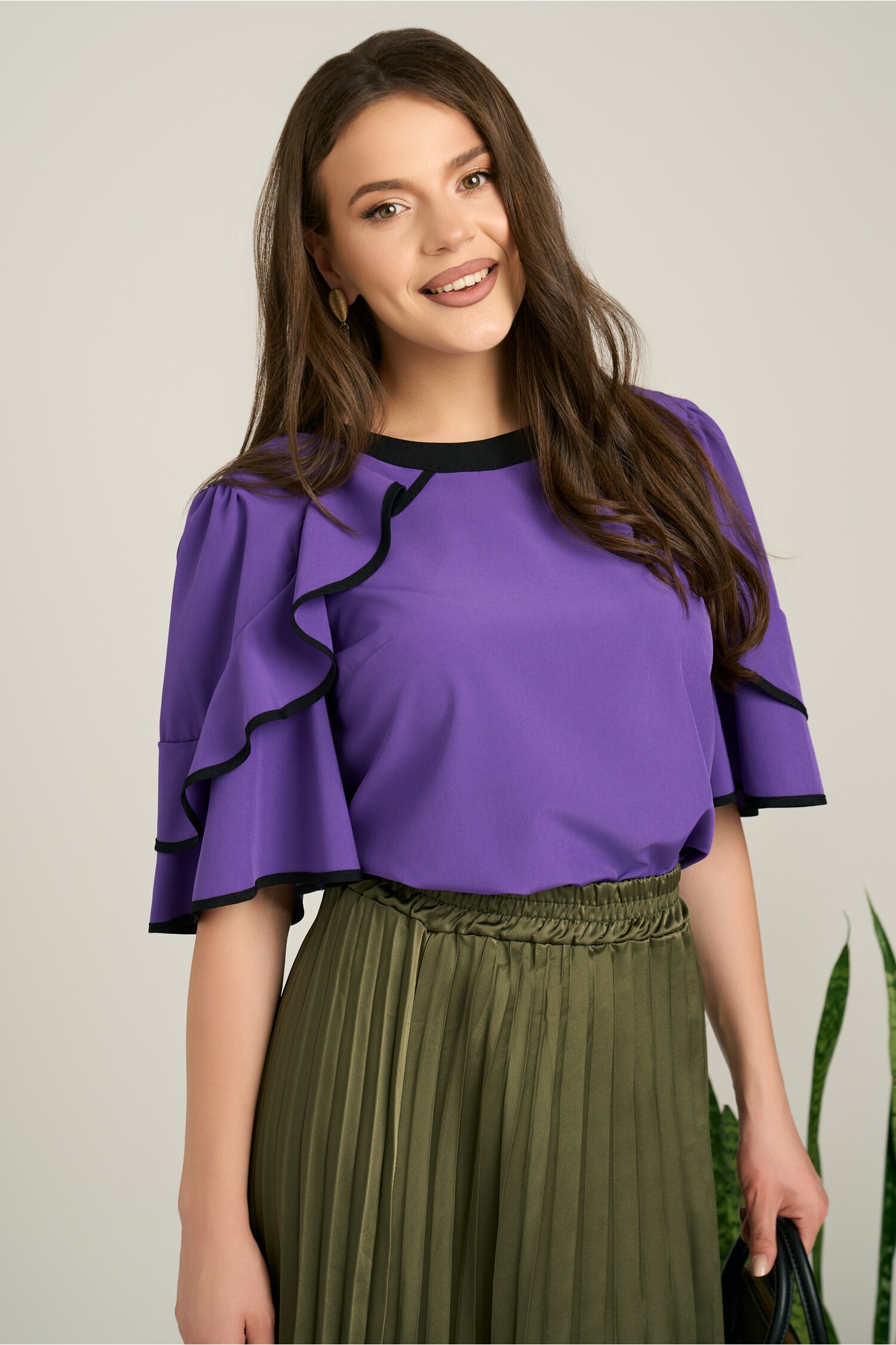 Bluza mov viscoza cu volane elegantă