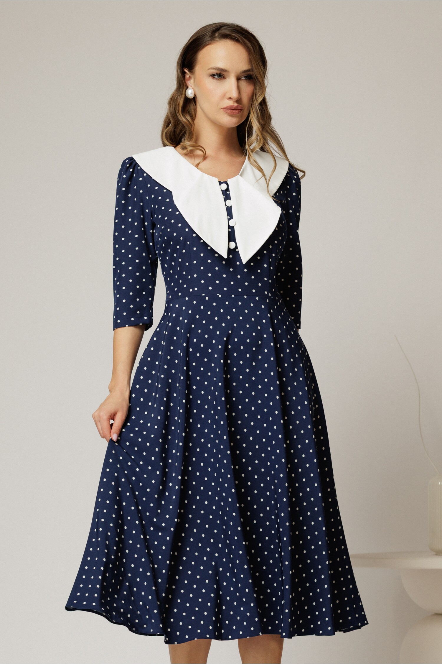Rochie Midi Bleumarin cu Buline și Guler Amplu