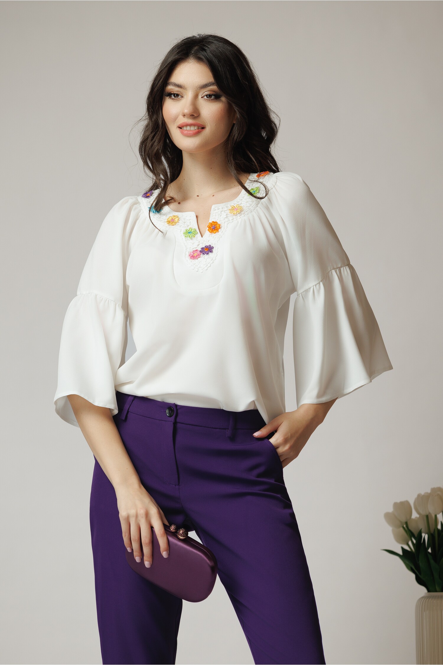 Bluza Crep cu Broderie Florală Elegantă
