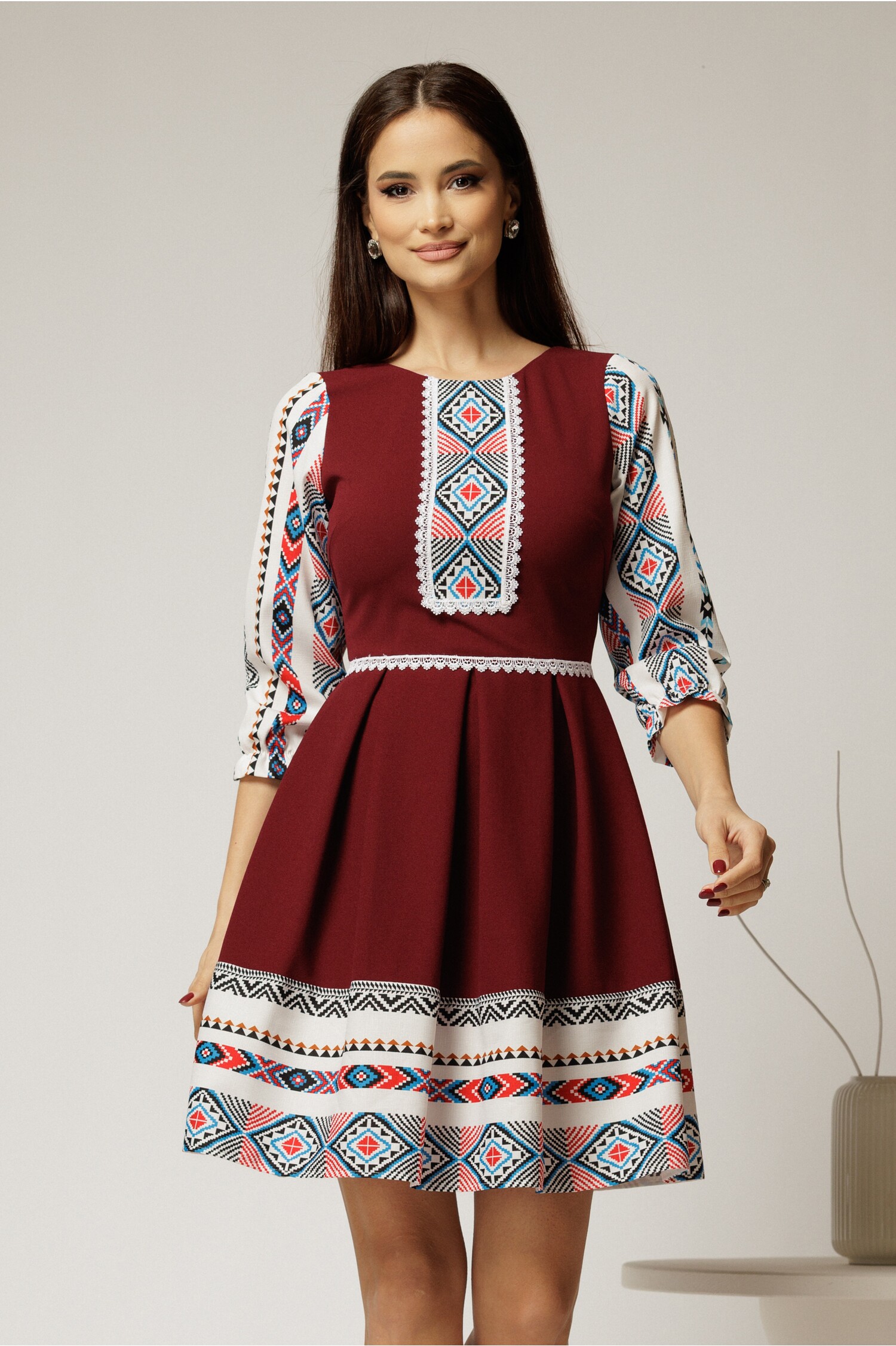 Rochie Scurtă Bordo Etno | Stil Elegant