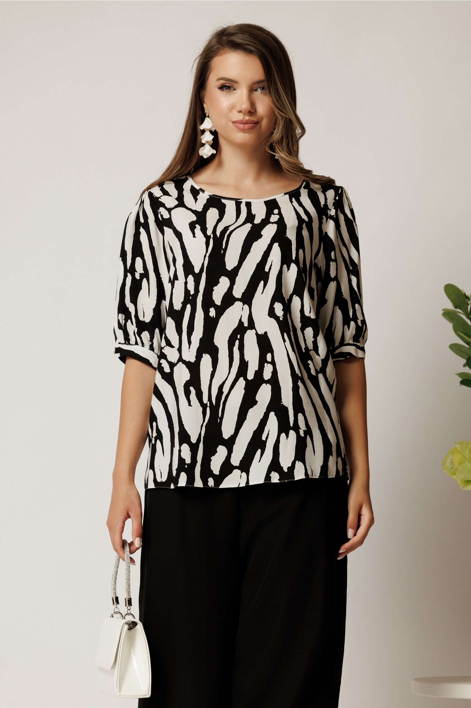 Bluza Neagra Viscoza Lejera Imprimeu Alb