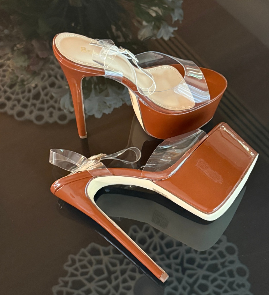 Sandale cu toc Kimiko Maro - Eleganță și Stil