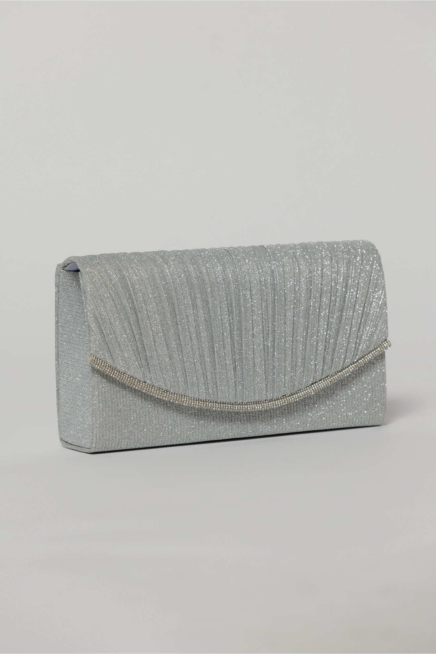 Clutch Argintiu Elegant cu Clapeta Curbată și Lanț Detasabil
