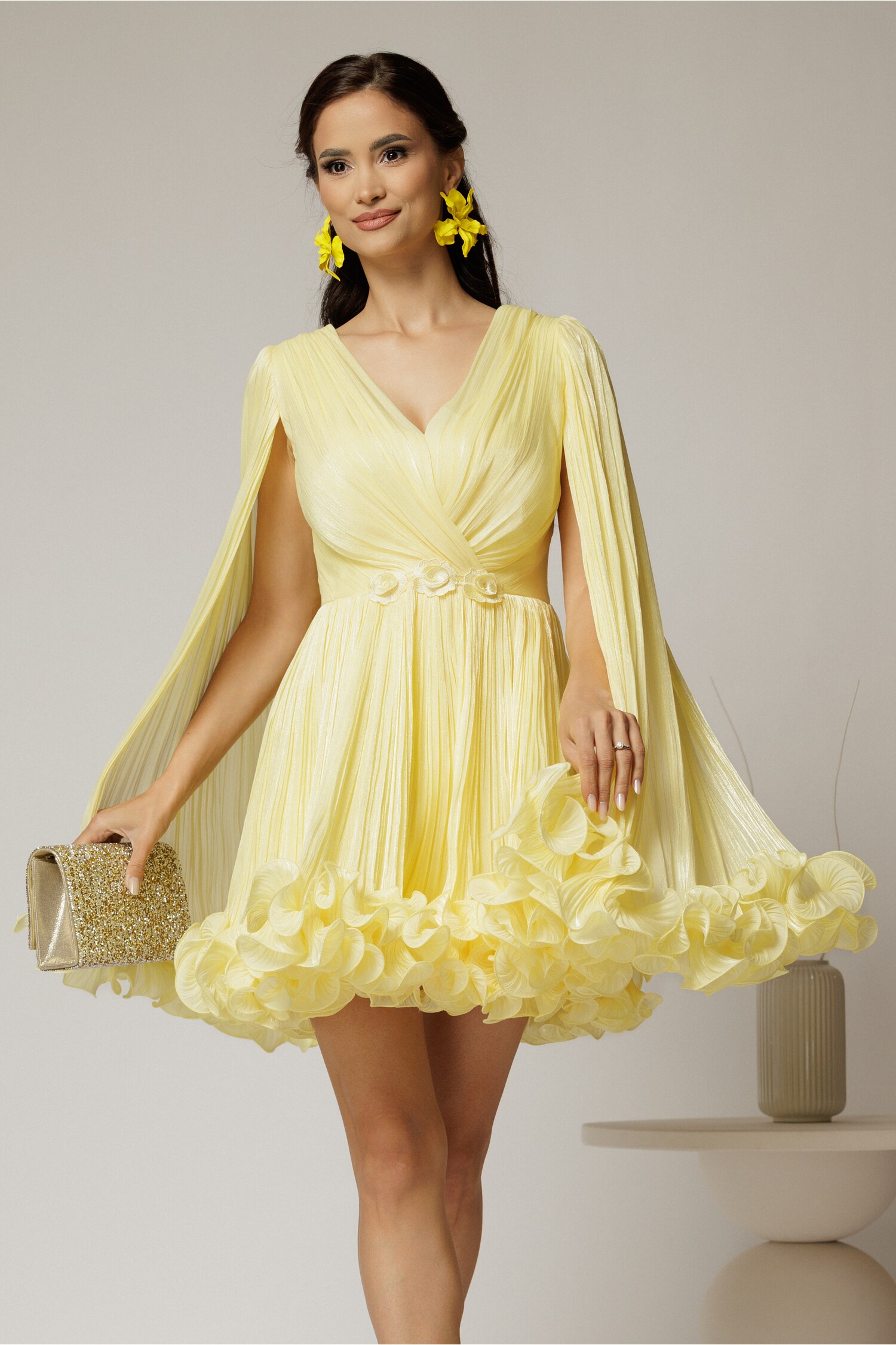 Rochie Scurta Galbena Ocazie cu Aplicatii Florale