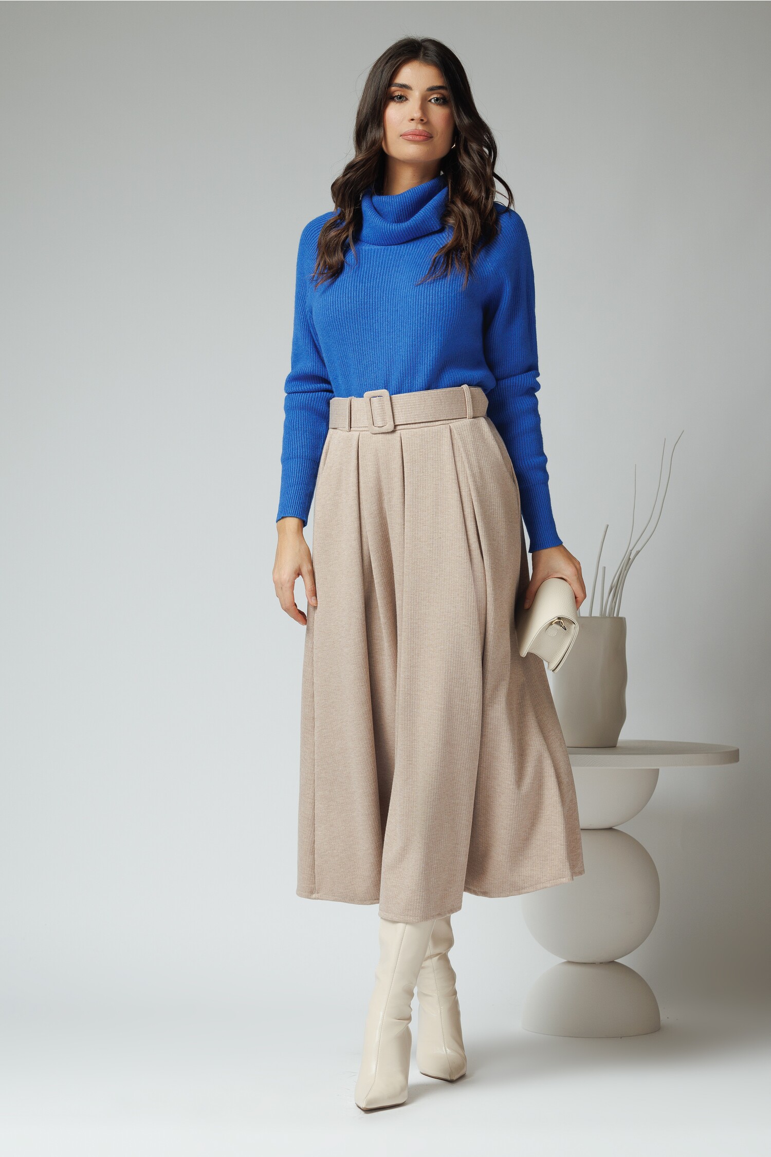 Fusta midi office bej cu pliuri - Eleganță și confort
