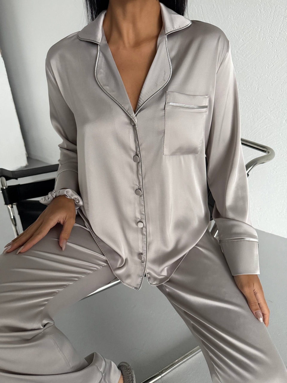 Pijama Delis 2 piese Gri, aspect satin - imagine 3