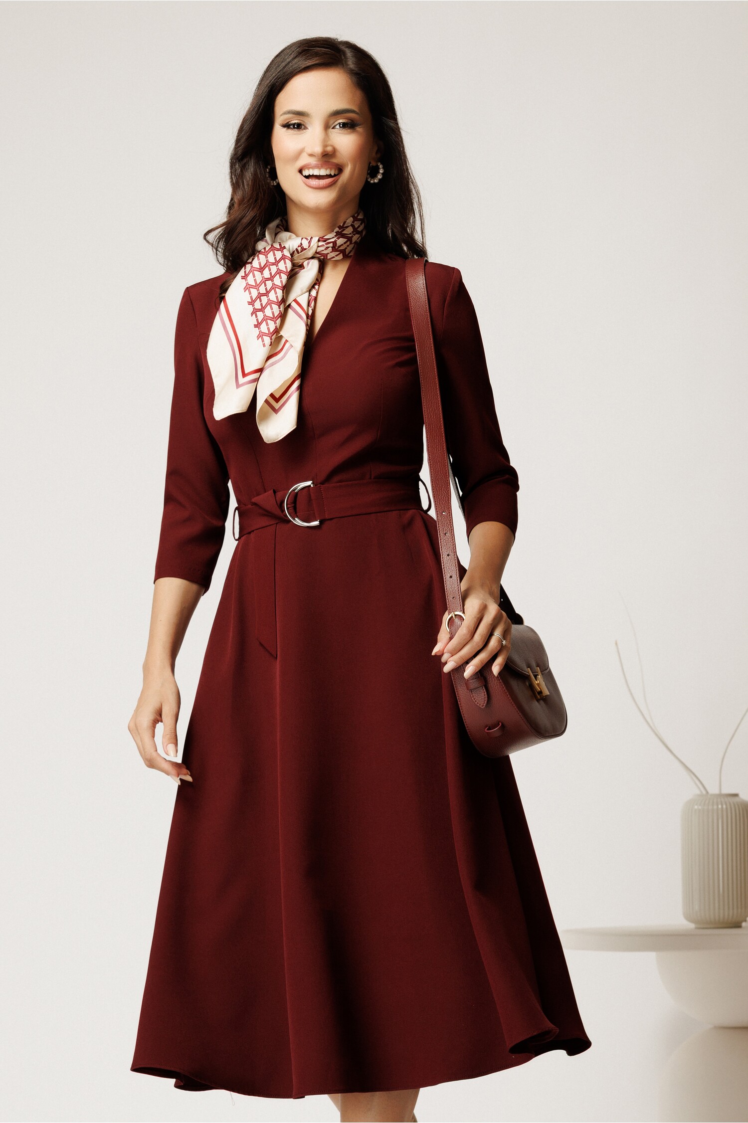 Rochie Midi Bordo cu Cordon - Eleganță și Stil