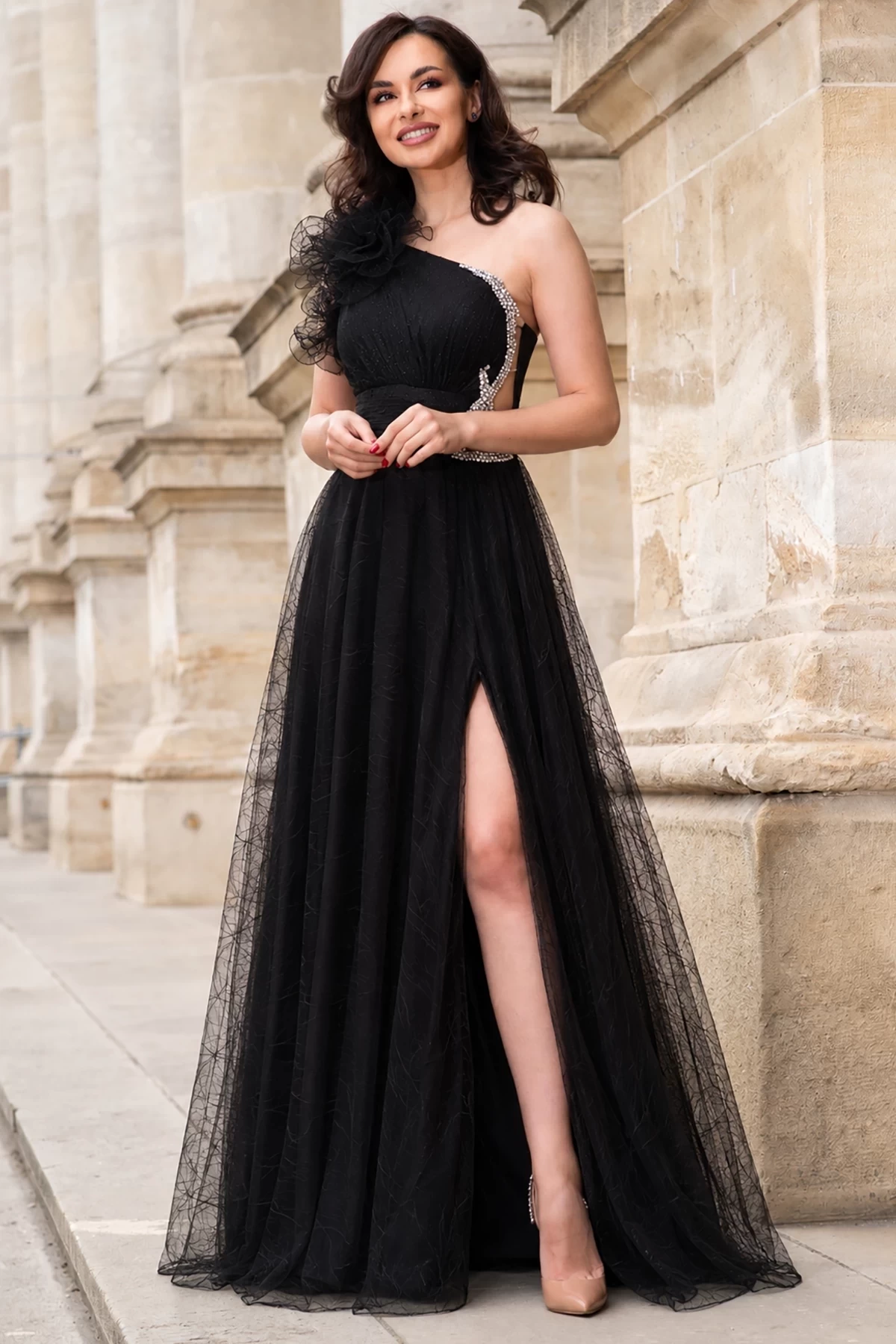 Rochie de seara neagra Clio din tulle brodat cu floare 3D pe umar si strassuri