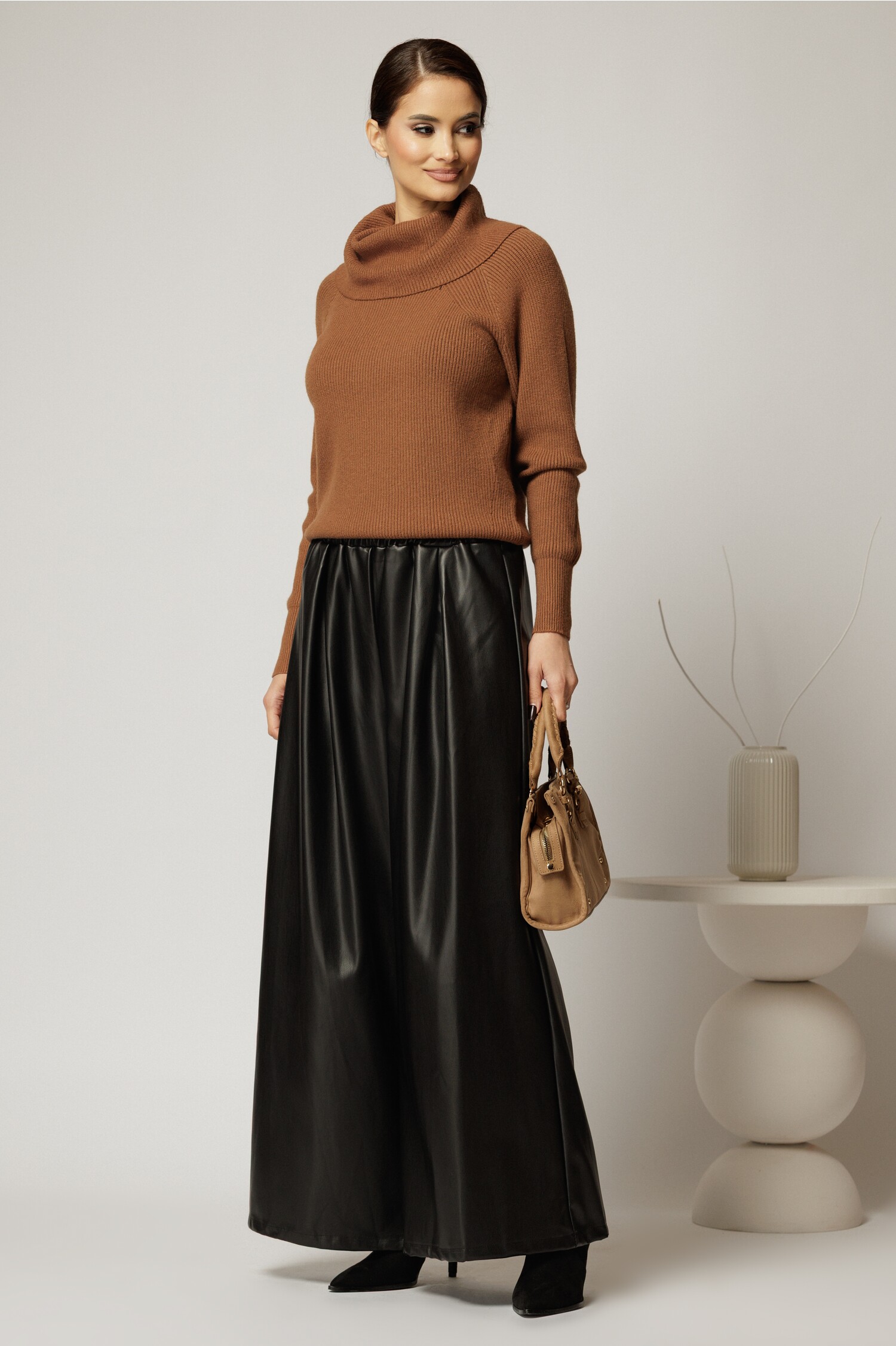 Pantaloni Piele Ecologica Negri Evazati Talie Inalta