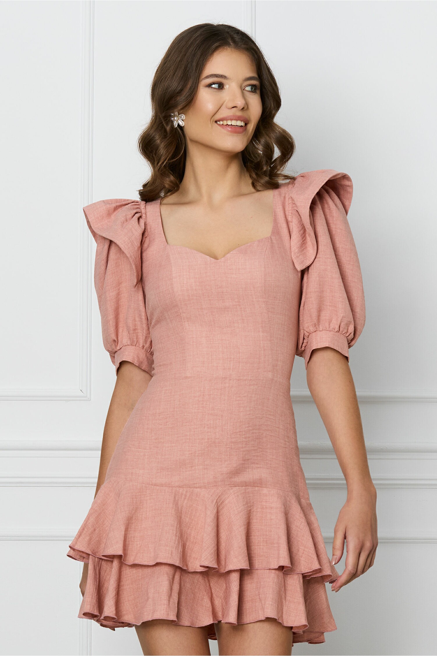 Rochie LaDonna Roz Prăfuit Elegantă cu Volane