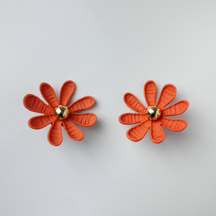 Cercei Floare Corai Mat | Shopika