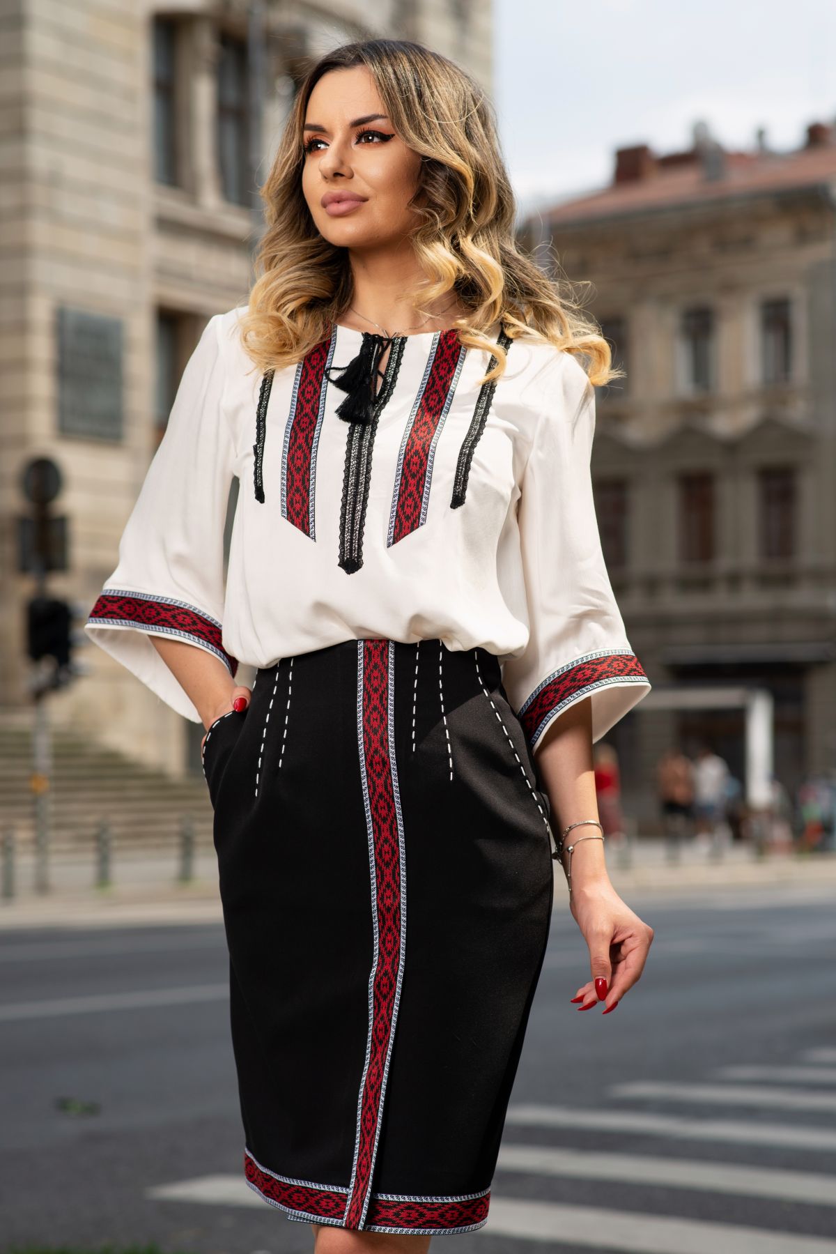 Bluza Effect alba tip ie brodata cu motive traditionale