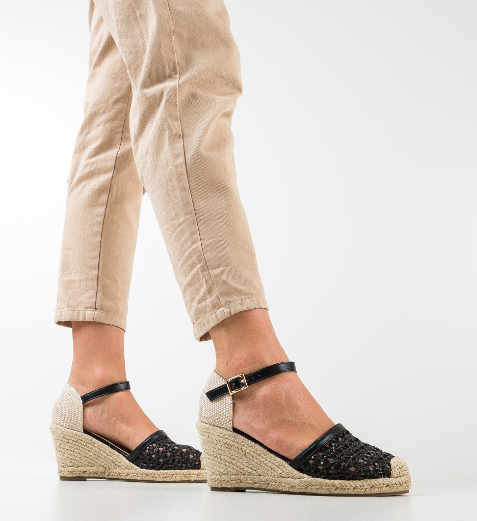 Sandale Platforme Mali Negre - Eleganță și Stil