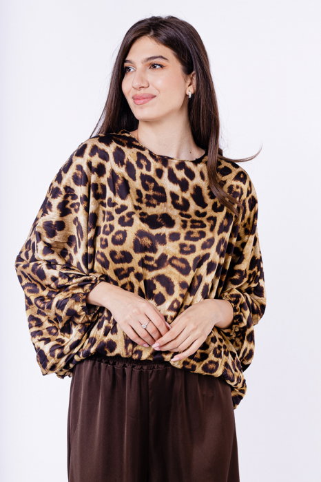 Bluza plisata din satin, cu maneci fluture si imprimeu animal print